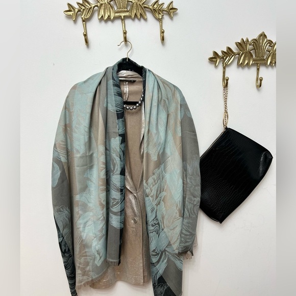 Silver & blue scarf/shawl - Picture 5 of 8